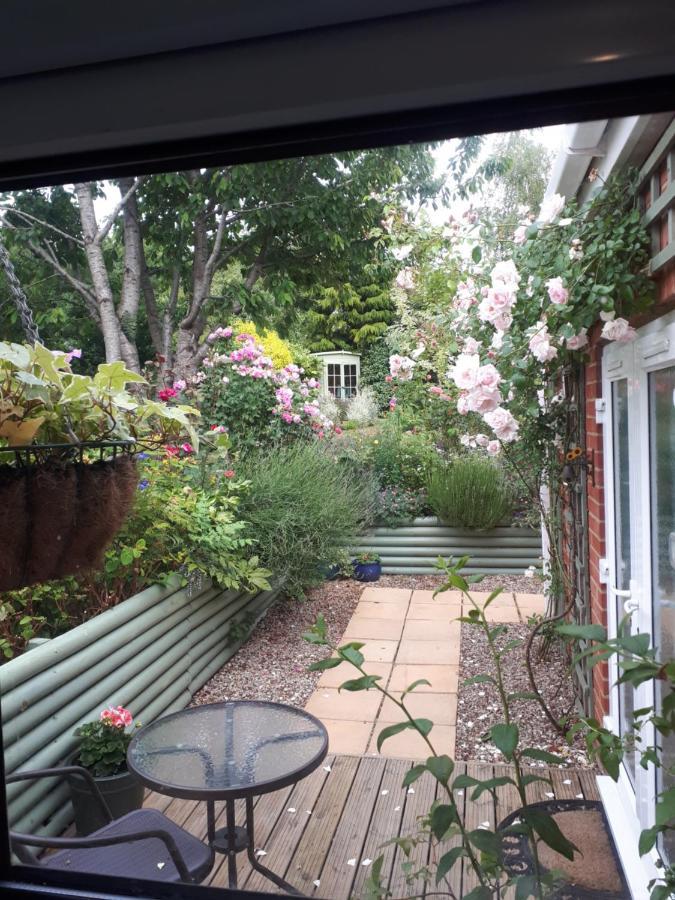 Santi Bhavana Bed & Breakfast Westbury  Dış mekan fotoğraf