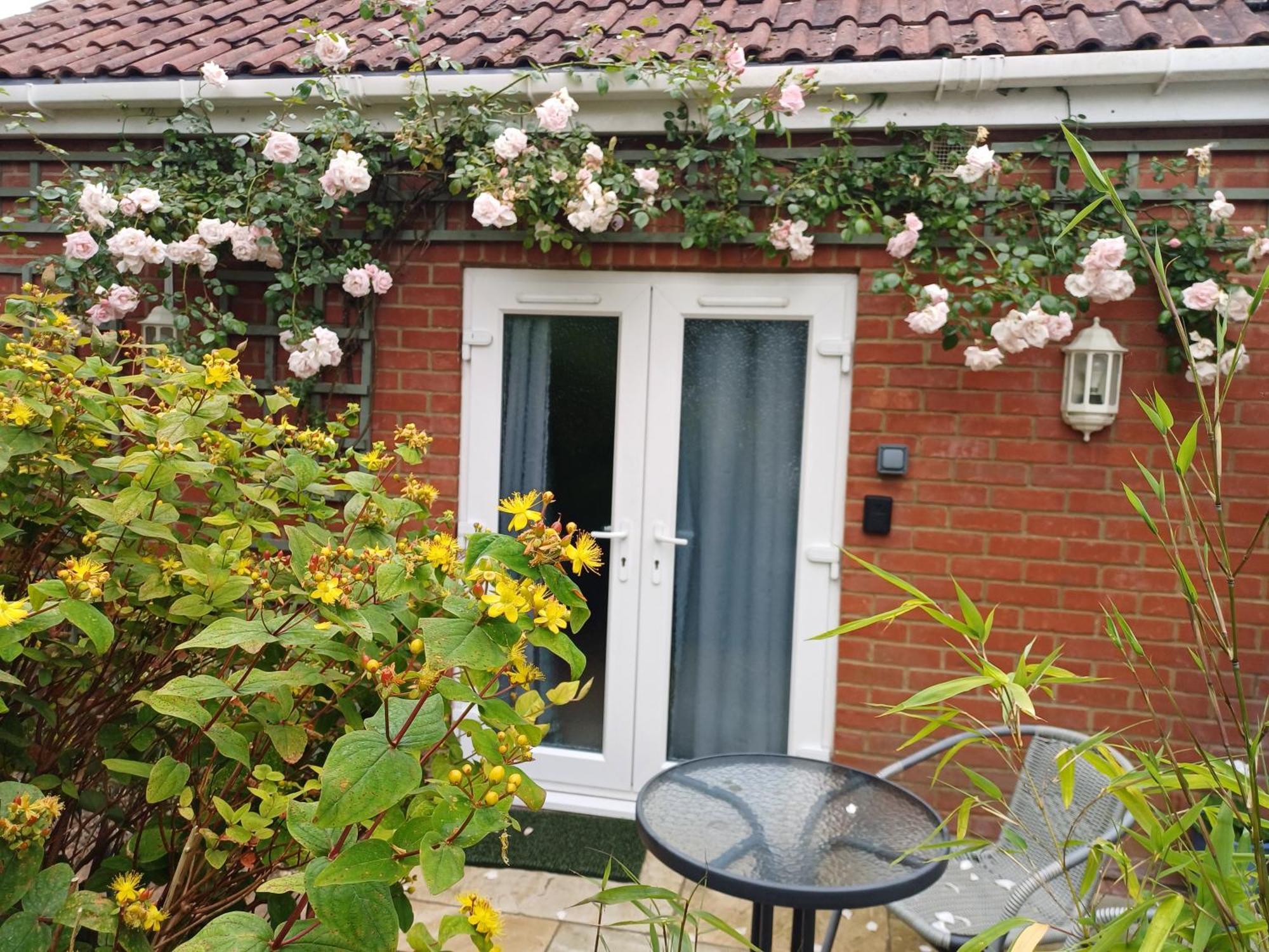 Santi Bhavana Bed & Breakfast Westbury  Dış mekan fotoğraf