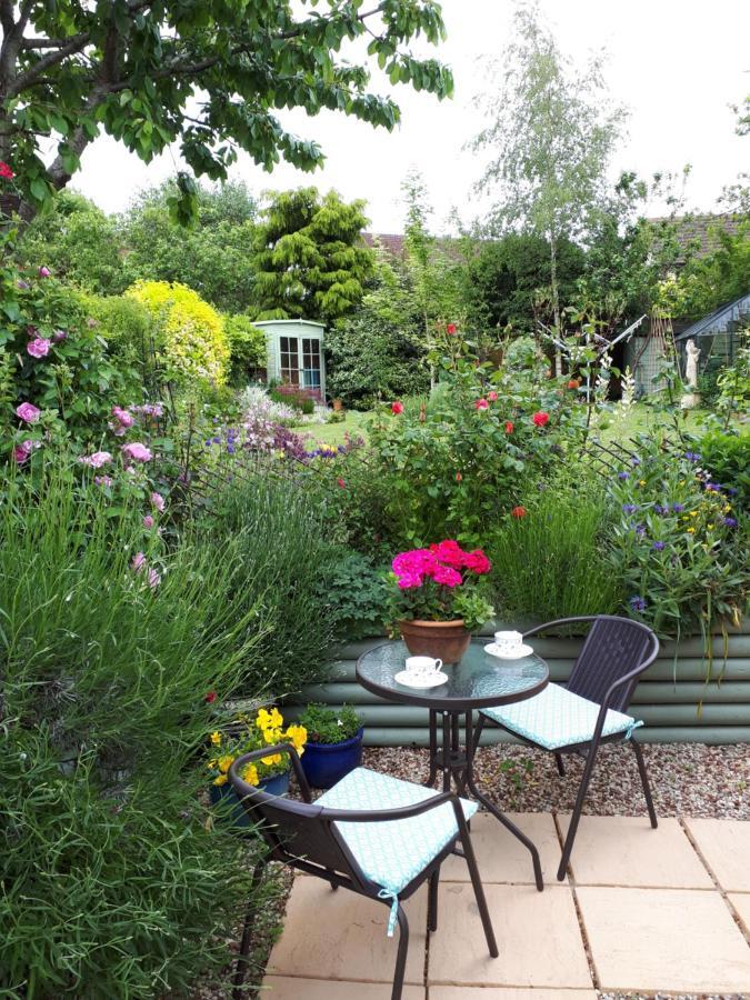 Santi Bhavana Bed & Breakfast Westbury  Dış mekan fotoğraf
