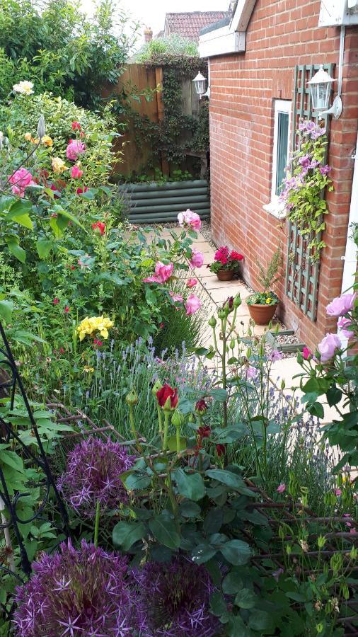 Santi Bhavana Bed & Breakfast Westbury  Dış mekan fotoğraf